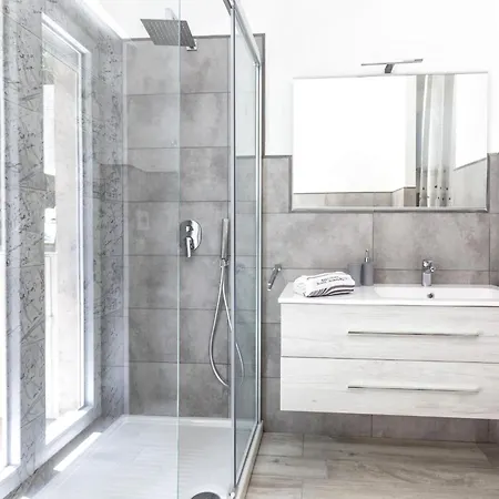 Sorrentovibes - New & Stylish Two Bedroom With Balconies Sorrento