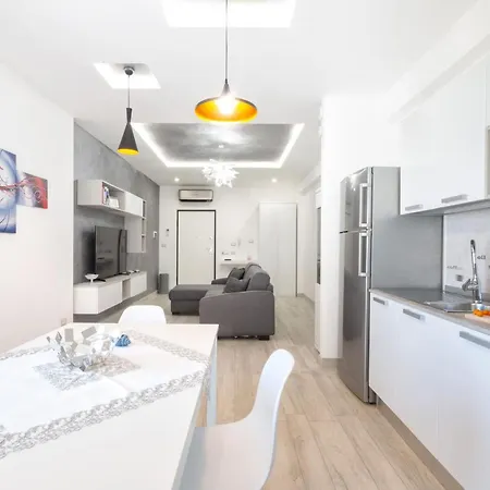 Apartment Sorrentovibes - New & Stylish Two Bedroom With Balconies