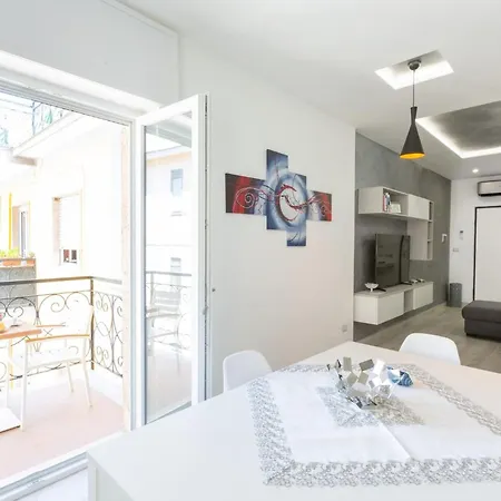 Sorrentovibes - New & Stylish Two Bedroom With Balconies Apartment *